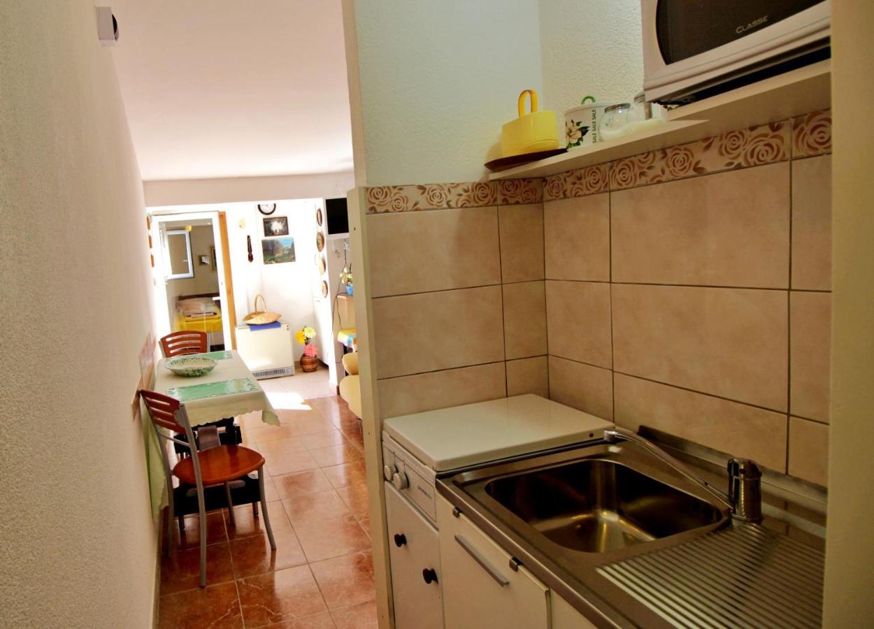 Seaside Apartment Оміш Екстер'єр фото