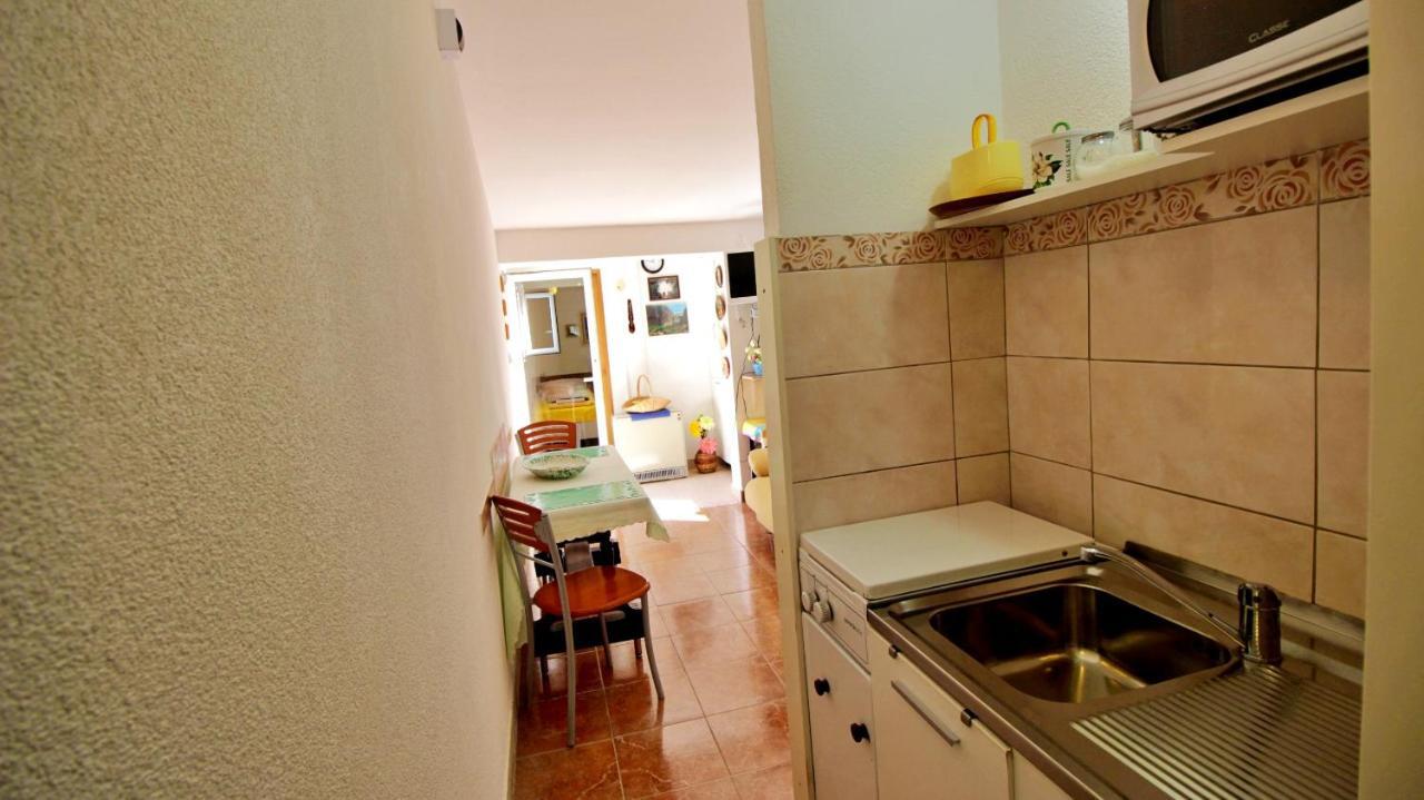 Seaside Apartment Оміш Екстер'єр фото