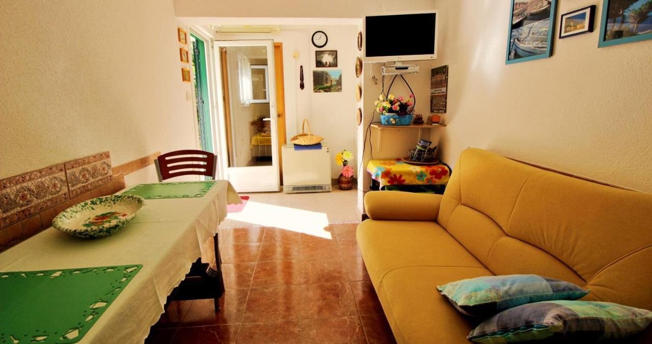Seaside Apartment Оміш Екстер'єр фото